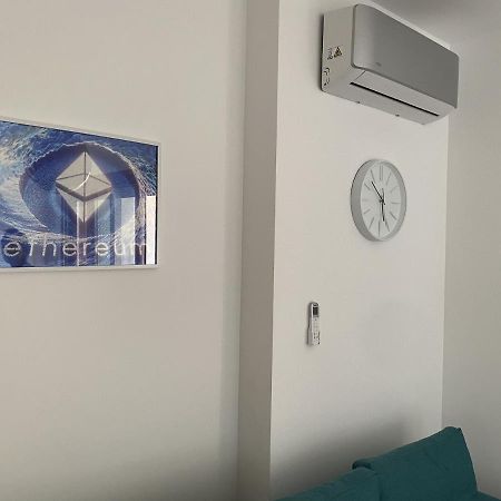 Bitcoin And Ethereum Deluxe Apartments Bar Exterior foto