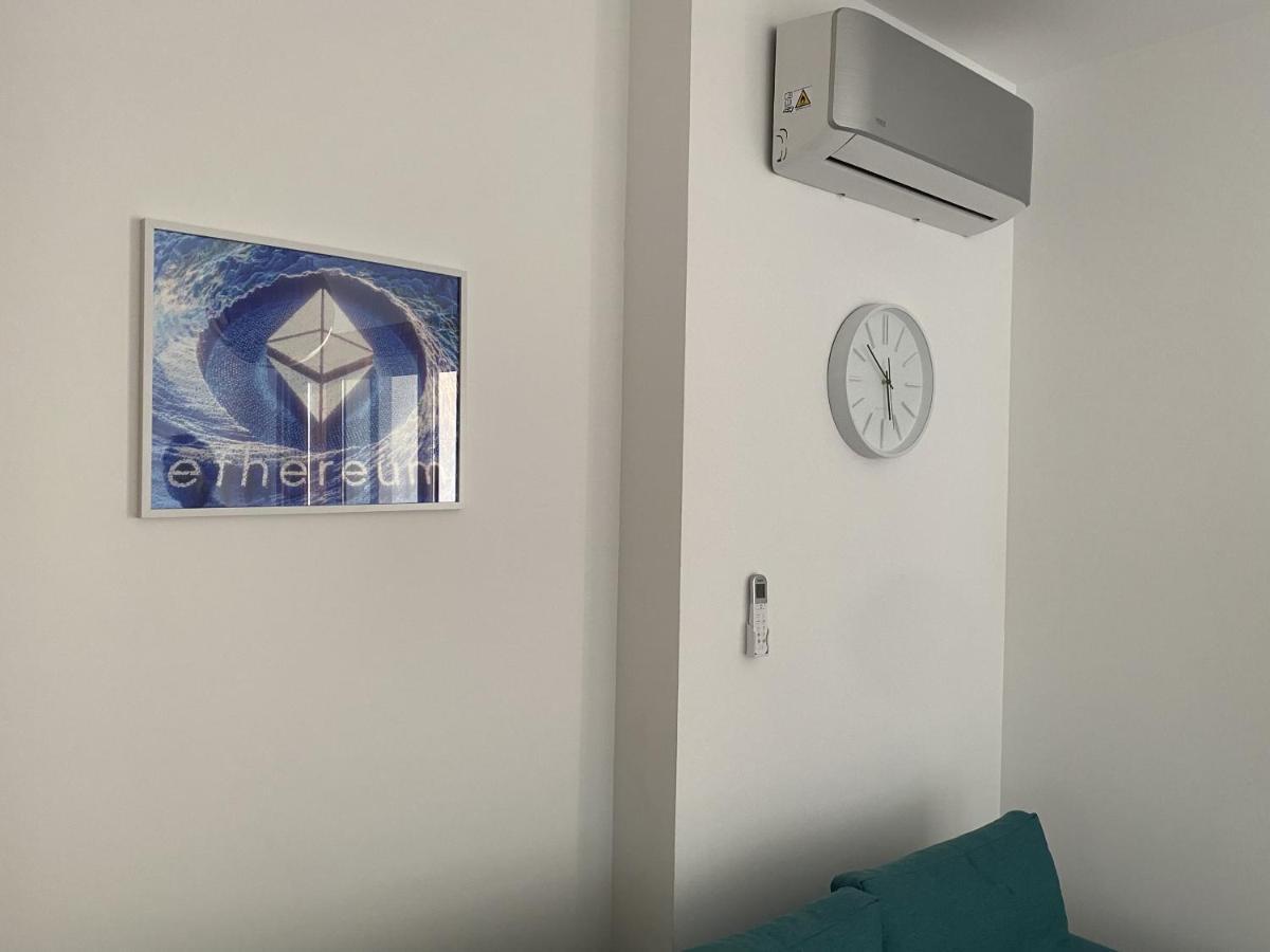Bitcoin And Ethereum Deluxe Apartments Bar Exterior foto